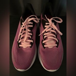 Saucony Endorphin Shift 2 Women’s size 9